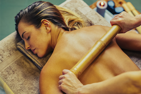 Massage aux bambous